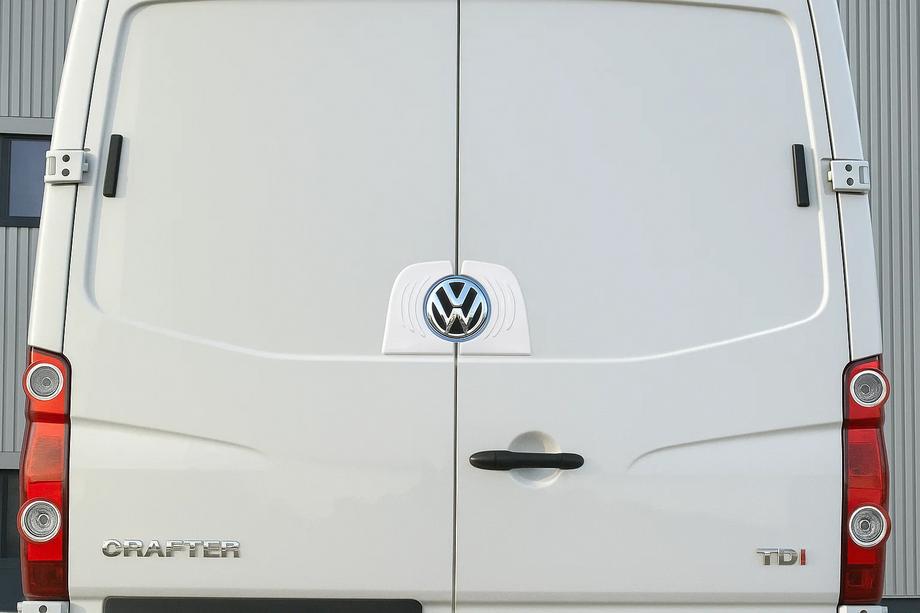 Volkswagen Crafter 2006-2016 Cornice logo posteriore (acciaio inox) Image