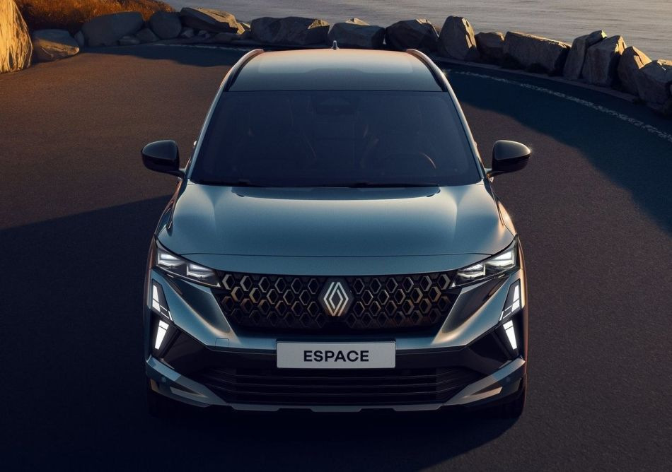 Renault Espace 2025: recensione della vettura familiare aggiornata