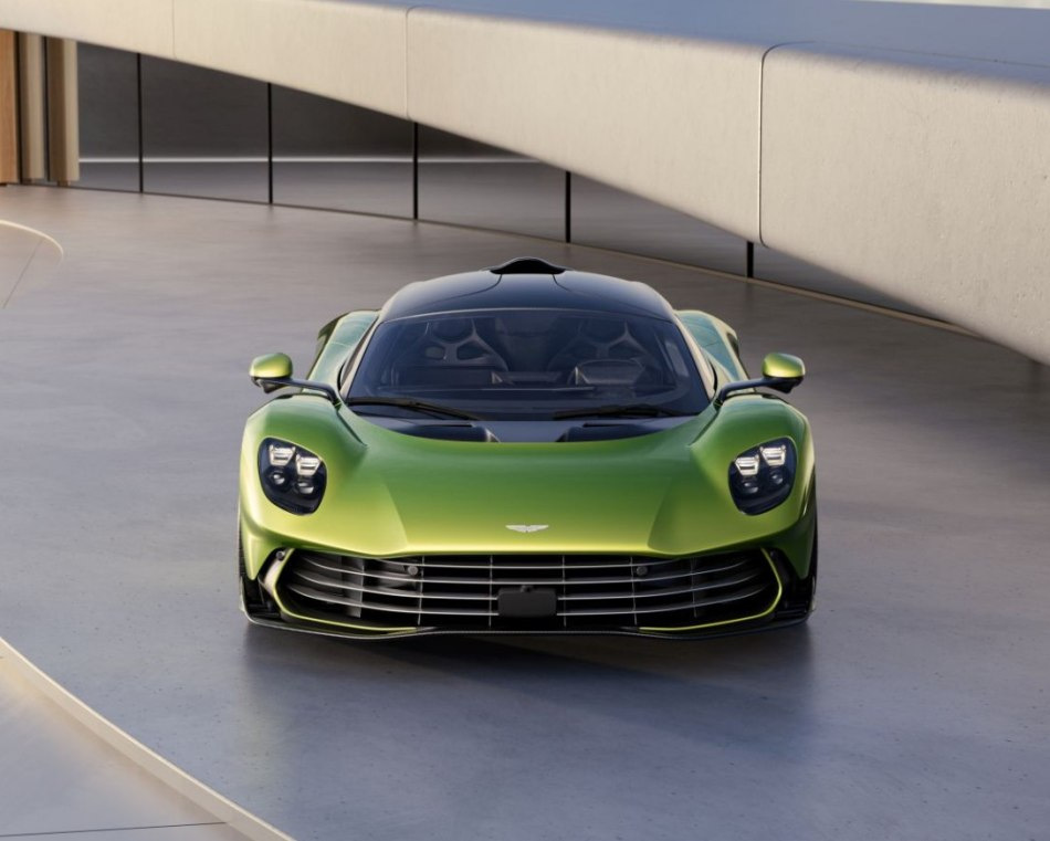 Aston Martin Valhalla: recensione dell’hypercar ibrida