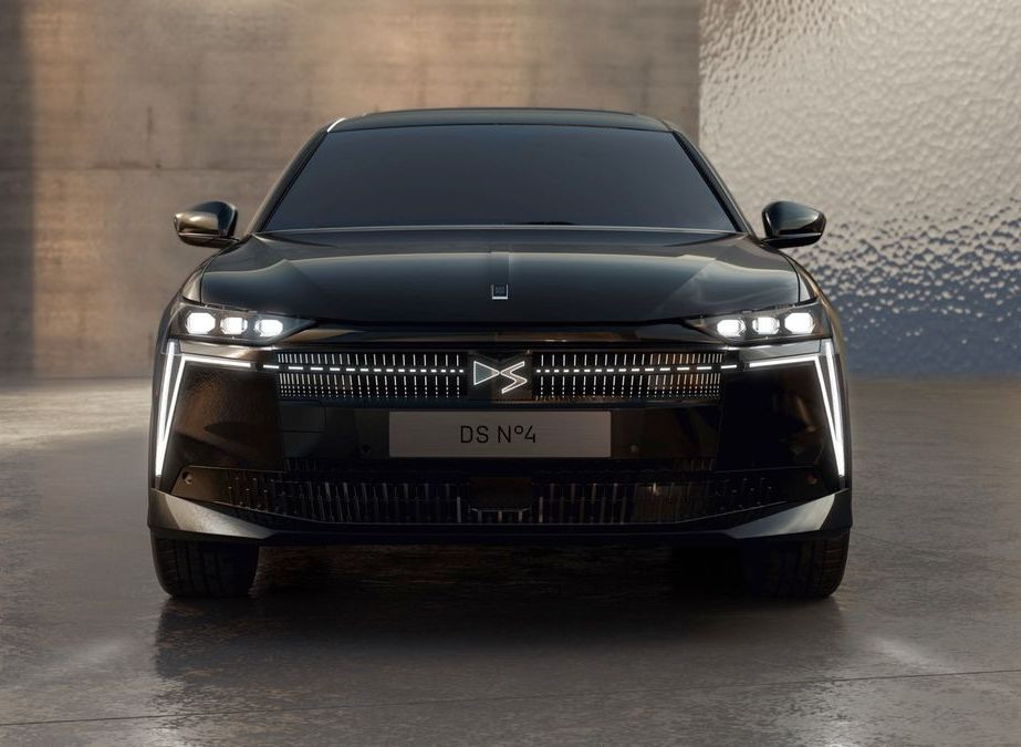 Recensione DS N°4 E-Tense 2025: una berlina premium aggiornata