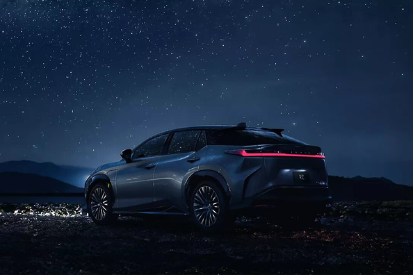 Lexus RZ 450e (RZ450e): prova del crossover elettrico e nuova gamma RZ 350e, 500e, 550e Foto 3