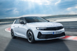 Opel Astra L GSe: berlina ibrida sportiva foto 3