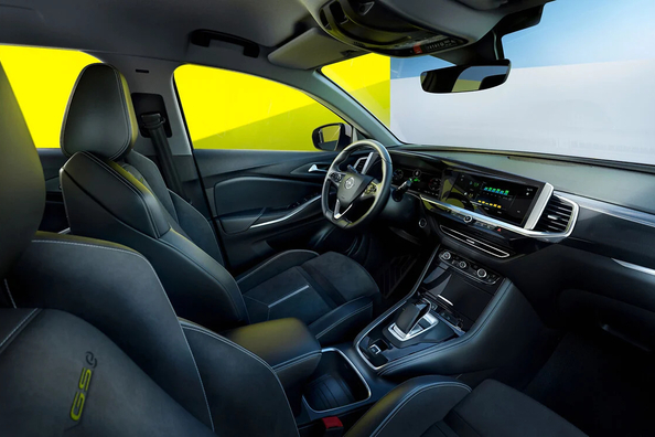 Opel Astra L GSe: berlina ibrida sportiva Foto 5