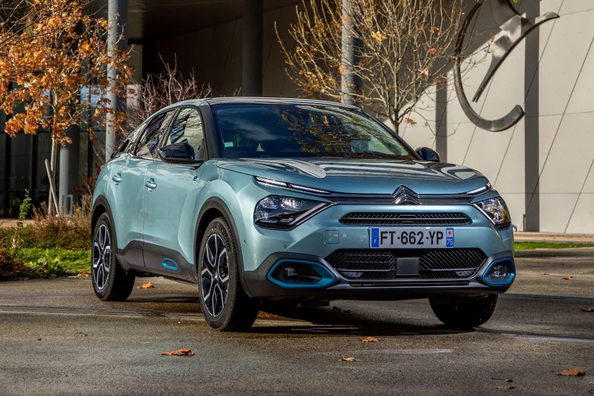Citroën e-C4: recensione di una berlina elettrica che punta sul comfort