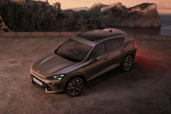 Cupra Formentor 2024: un crossover sportivo con un volto nuovo Foto 2