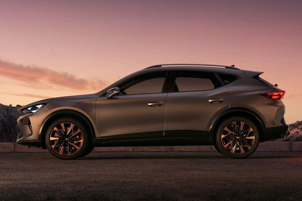 Cupra Formentor 2024: un crossover sportivo con un volto nuovo Foto 4