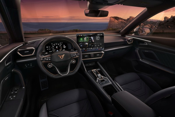 Cupra Formentor 2024: un crossover sportivo con un volto nuovo Foto 5