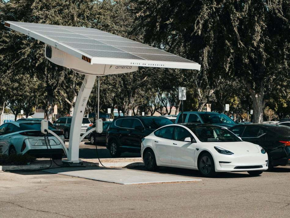 Pro e contro dell’acquisto di un’auto elettrica usata: vale la pena spendere così tanto?