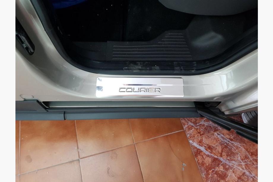 Ford Courier 2014-2023 Battitacco OmsaLine (4 pz, acciaio inox) Foto 3