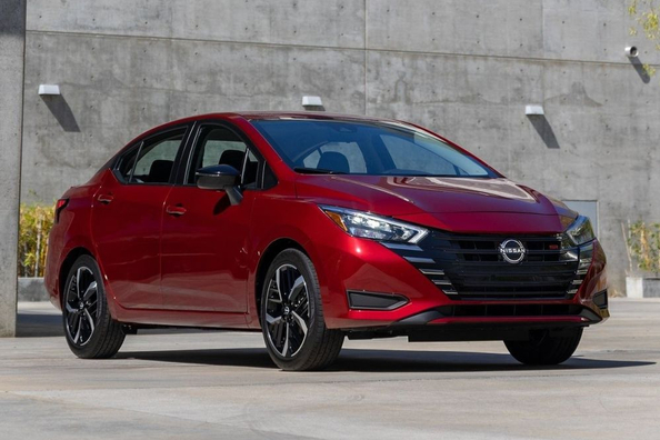 Nissan Versa: berlina economica aggiornata