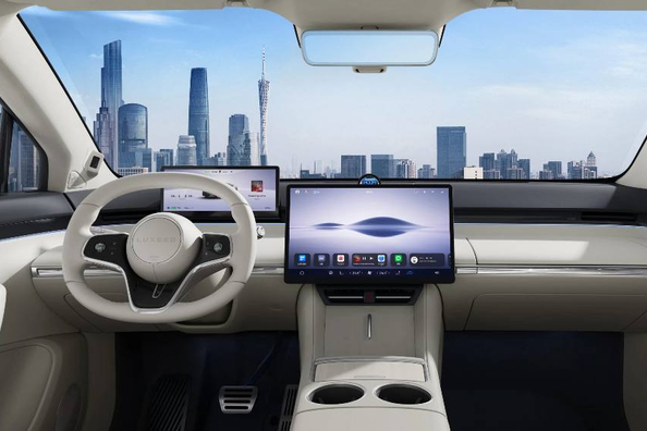 Recensione Luxeed R7: un crossover elettrico innovativo di Huawei e Chery Foto 5