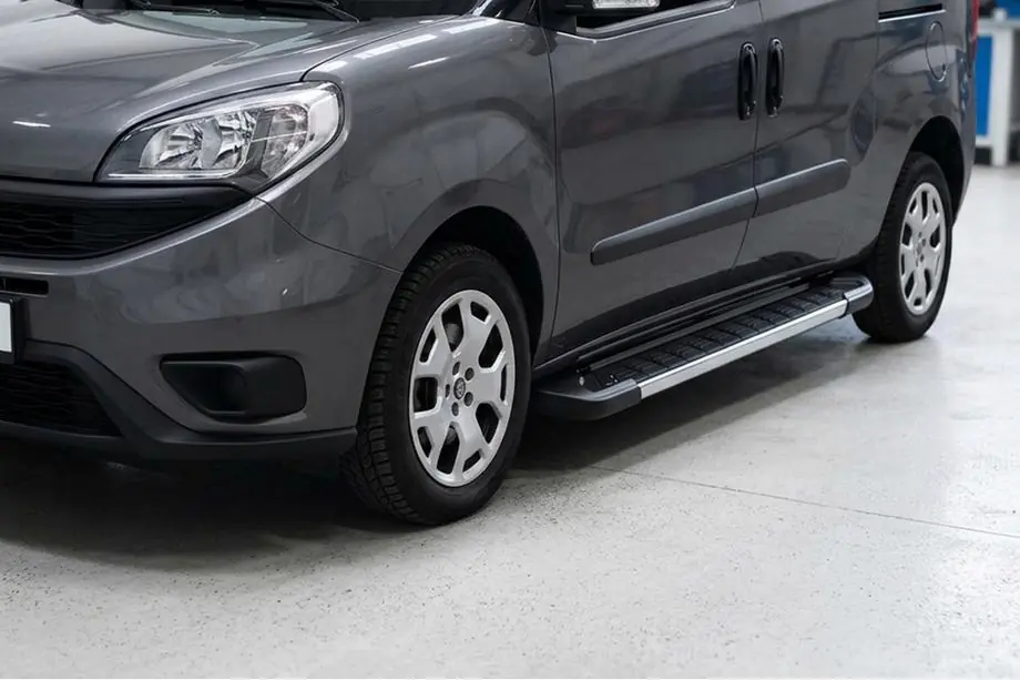 Fiat Doblo II 2010-2022 Pedane Laterali RedLine V1 (2 pz, Alluminio) Image