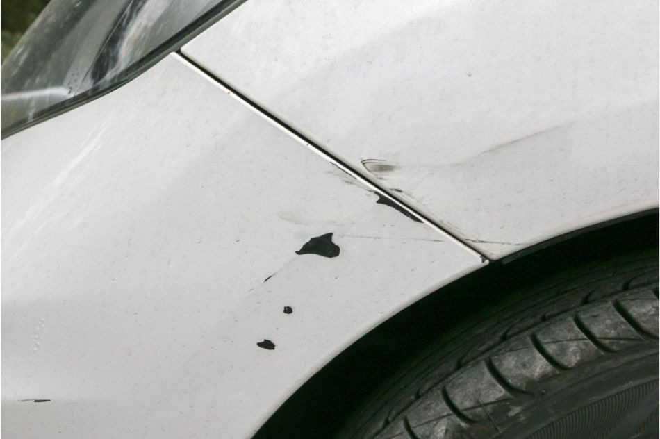 Qual è il pericolo che si formino scheggiature su un’auto?