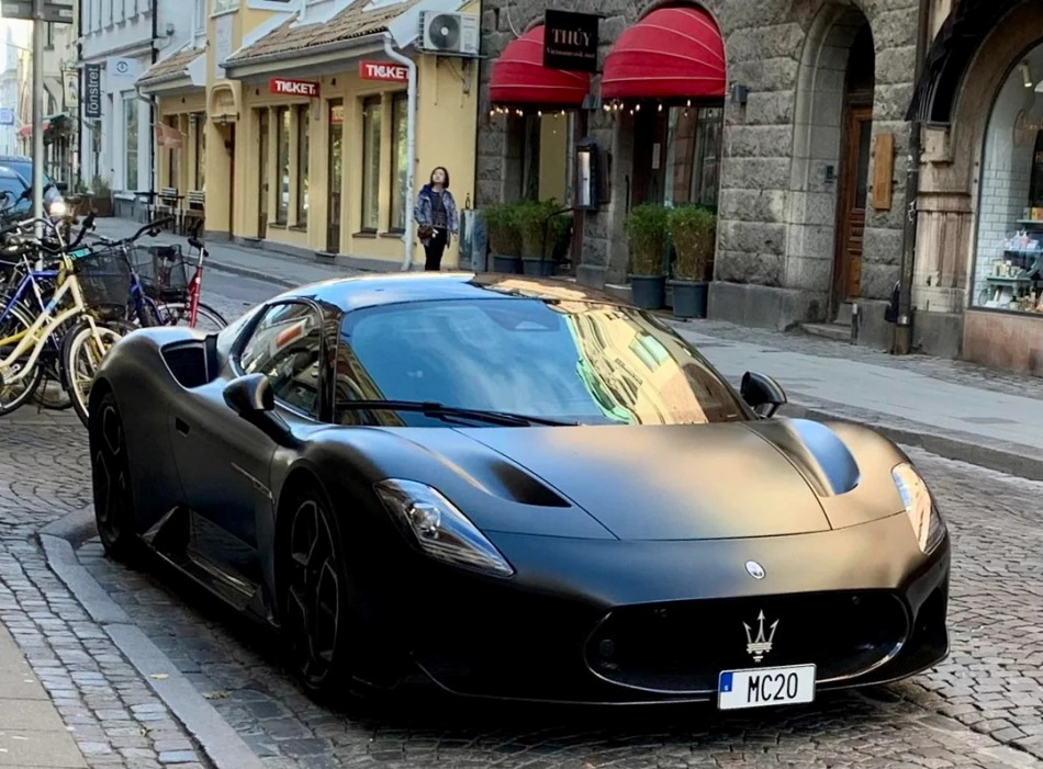 Auto opaca o lucida: l’eterno dibattito tra stile e praticità