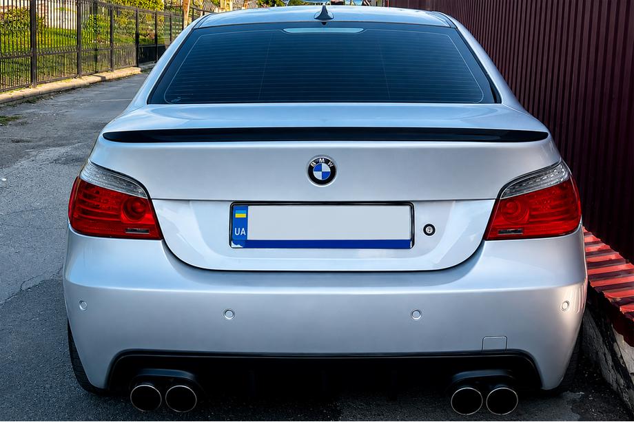 BMW 5 Series E60/E61 2003-2010 Spoiler M5-Style (Nero Lucido) Foto 4