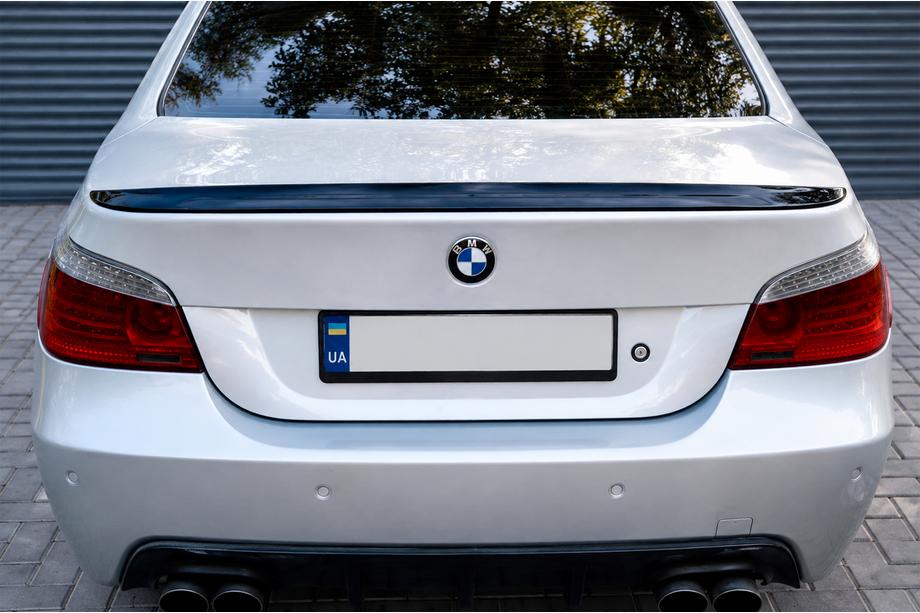 BMW 5 Series E60/E61 2003-2010 Spoiler M5-Style (Nero Lucido) Foto 6
