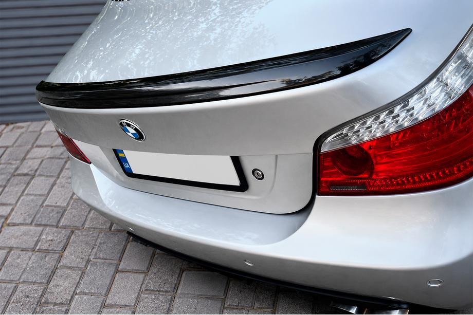 BMW 5 Series E60/E61 2003-2010 Spoiler M5-Style (Nero Lucido) Foto 5
