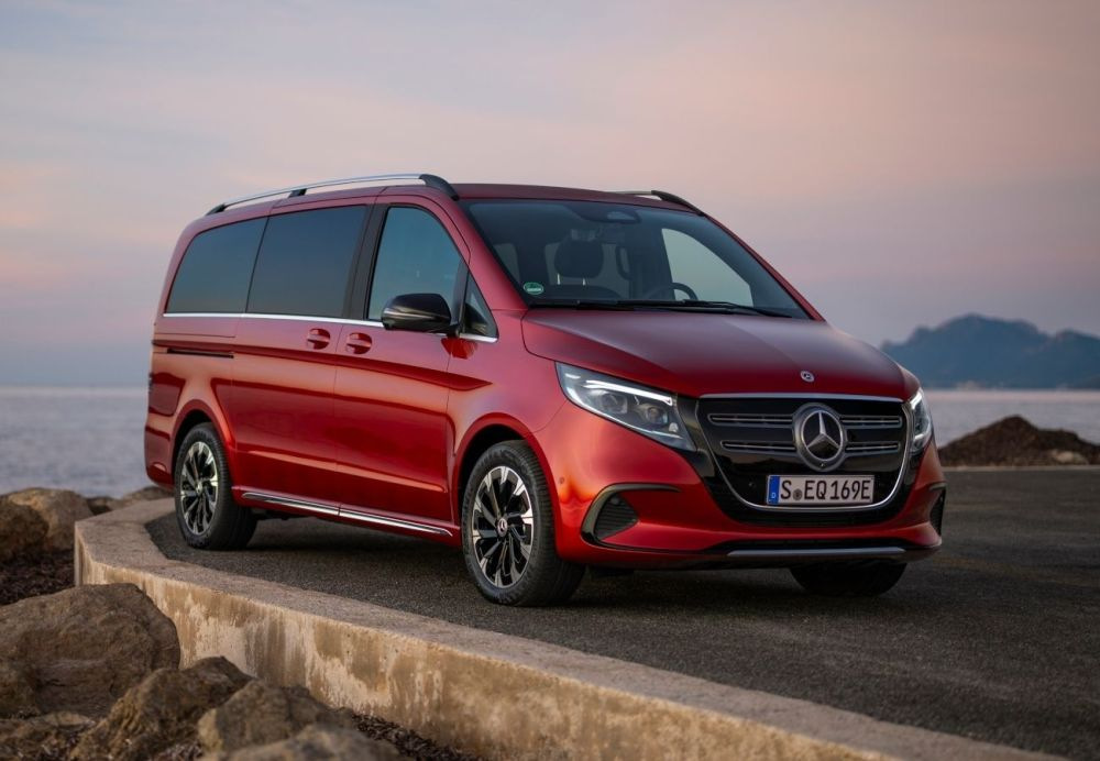 Recensione Mercedes-Benz EQV 2024: un’auto elettrica di lusso per tutta la famiglia