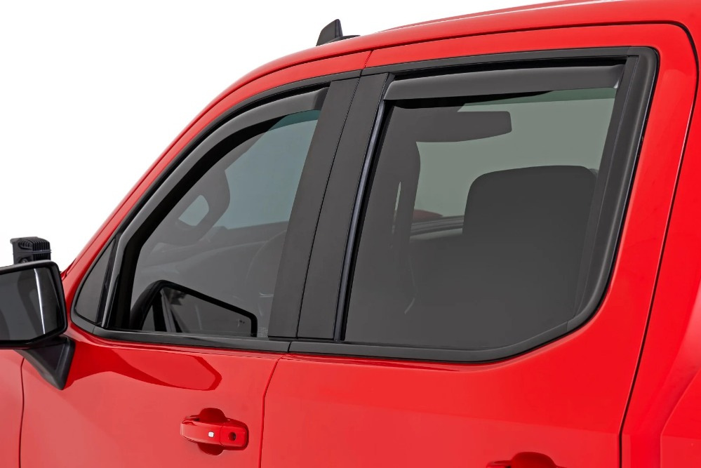 Qual è la funzione dei deflettori d’aria sui finestrini delle auto?