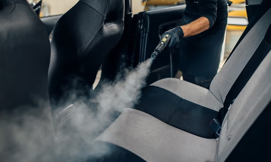 Come pulire gli interni dell’auto incrostati di fumo?