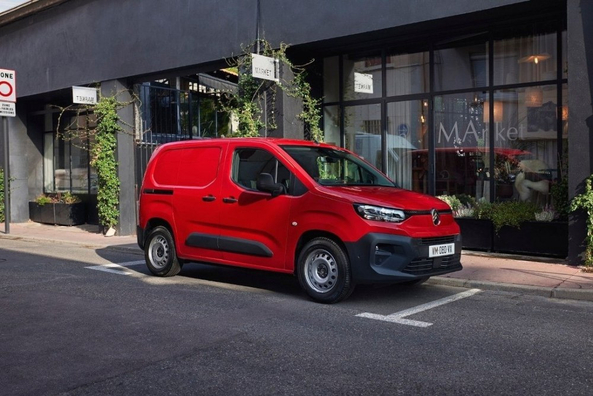 Recensione Citroen Berlingo Van: restyling del 2024 Foto 1
