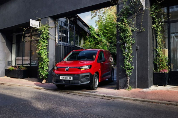 Recensione Citroen Berlingo Van: restyling del 2024 Foto 2