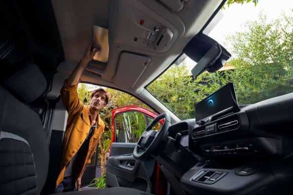 Recensione Citroen Berlingo Van: restyling del 2024 Foto 6