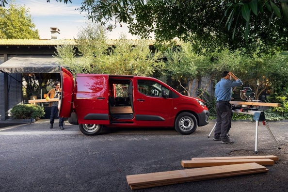 Recensione Citroen Berlingo Van: restyling del 2024 Foto 3