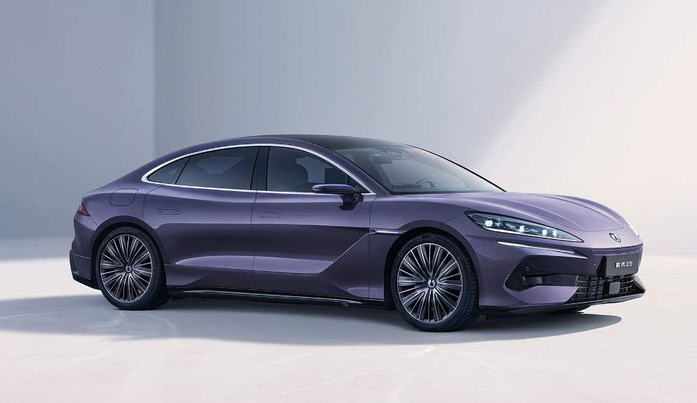 Recensione Denza Z9 2024: berlina elettrica di lusso