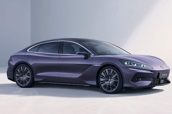 Recensione Denza Z9 2024: berlina elettrica di lusso