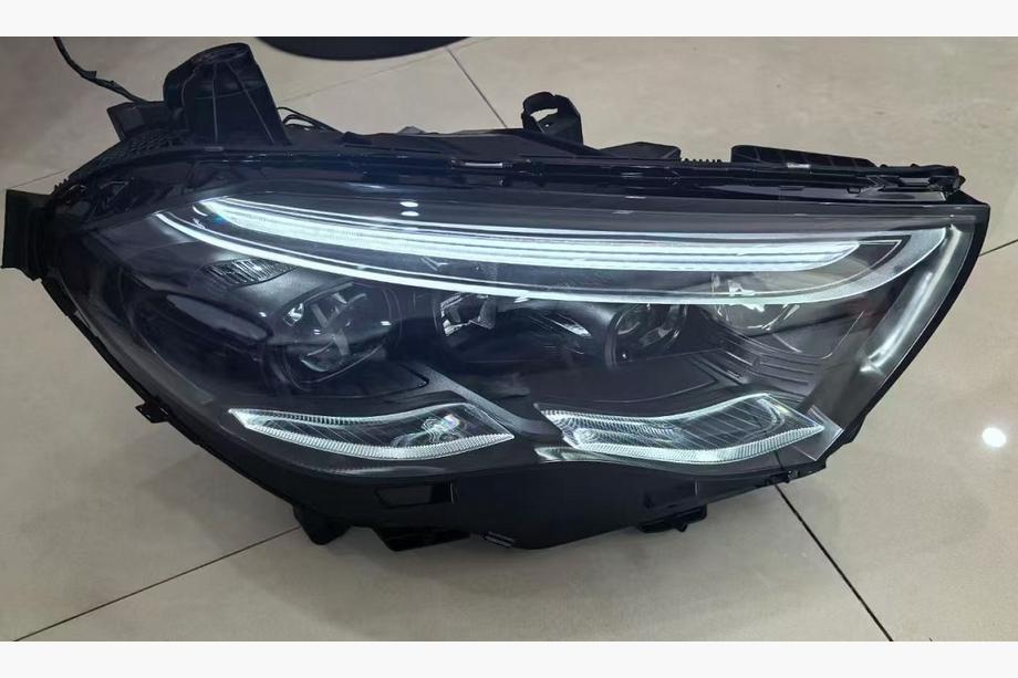 Mercedes E-class W214 2023- Fari anteriori LED (2 pz) Image
