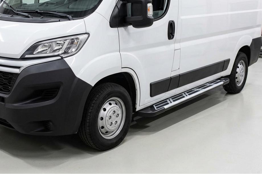 Fiat Ducato 2006-2025 Pedane Laterali Sunrise (2 pz, Alluminio) Image