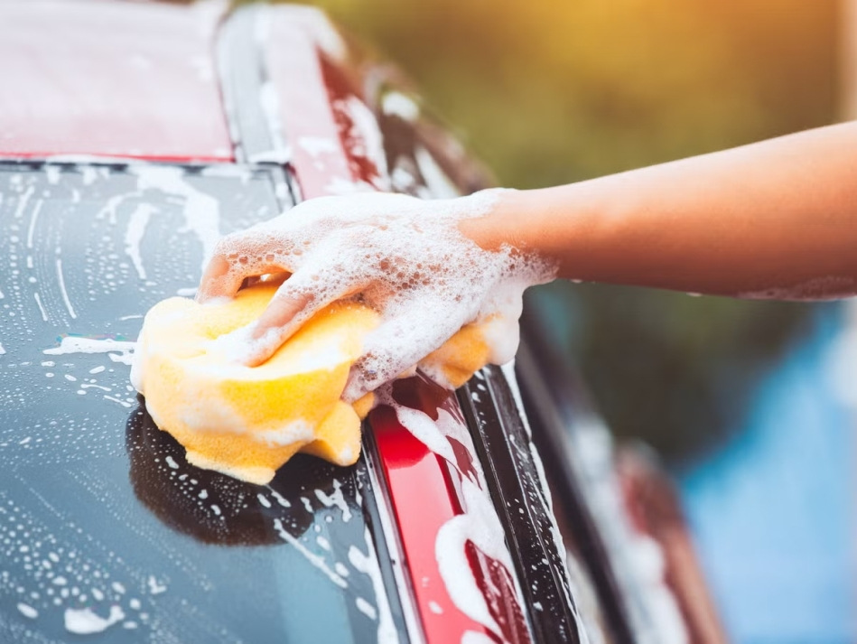 Posso lavare la mia auto con prodotti per la casa?