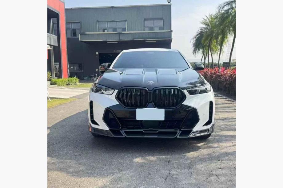 BMW X6 G06 2019–2027 Kit carrozzeria Carbon LMC (2023-) Image
