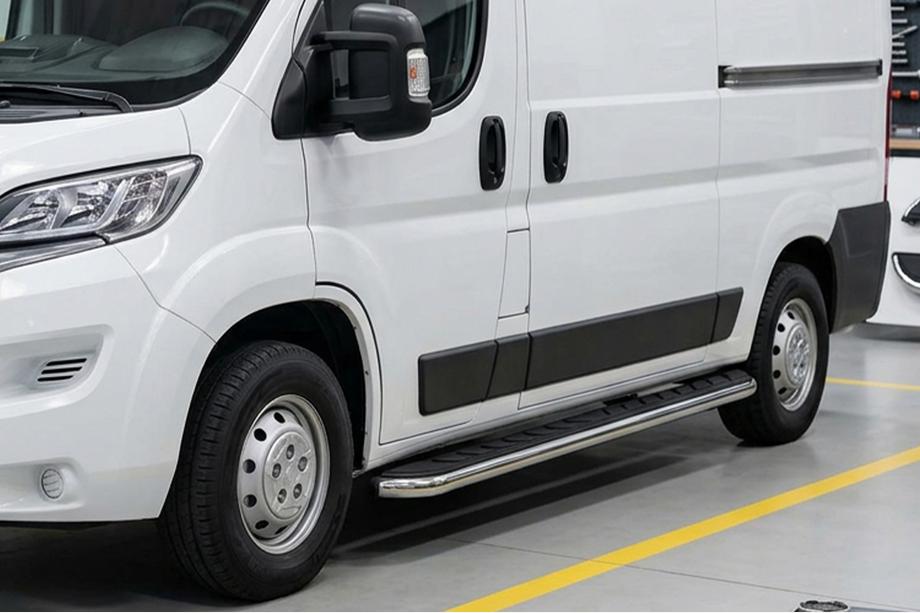 Fiat Ducato 2006-2025 Pedane Laterali Maydos V1 (2 pz, Alluminio e Acciaio Inox) Image