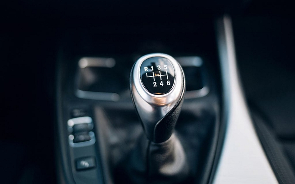 Posso sostituire il pomello del cambio di un’auto?