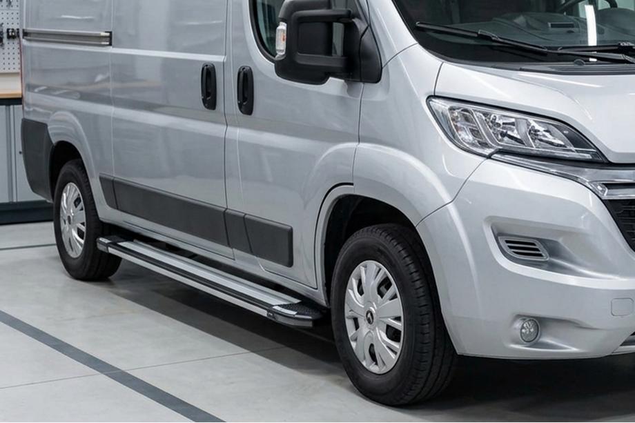 Fiat Ducato 2006-2025 Pedane Laterali Rainbow (2 pz, Alluminio) Image