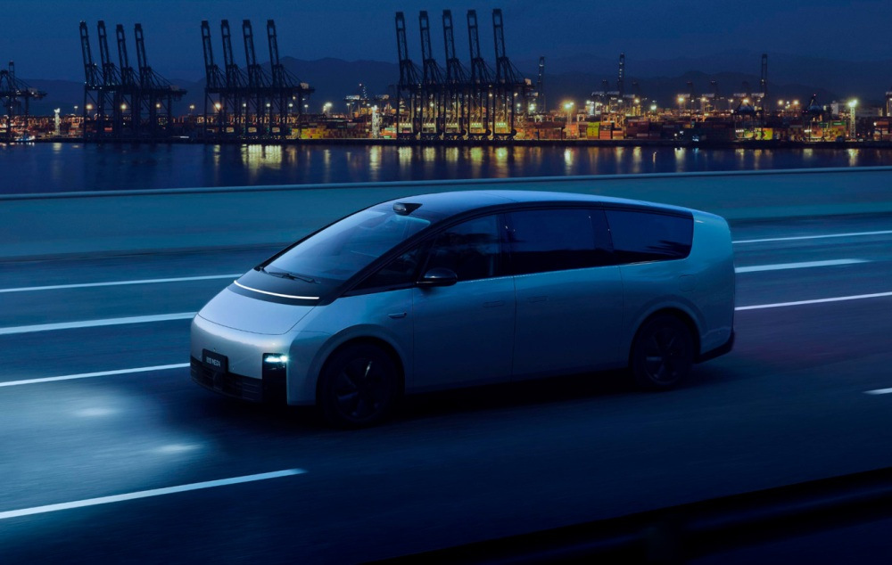 Recensione Li Mega: un minivan futuristico con ricarica rapida