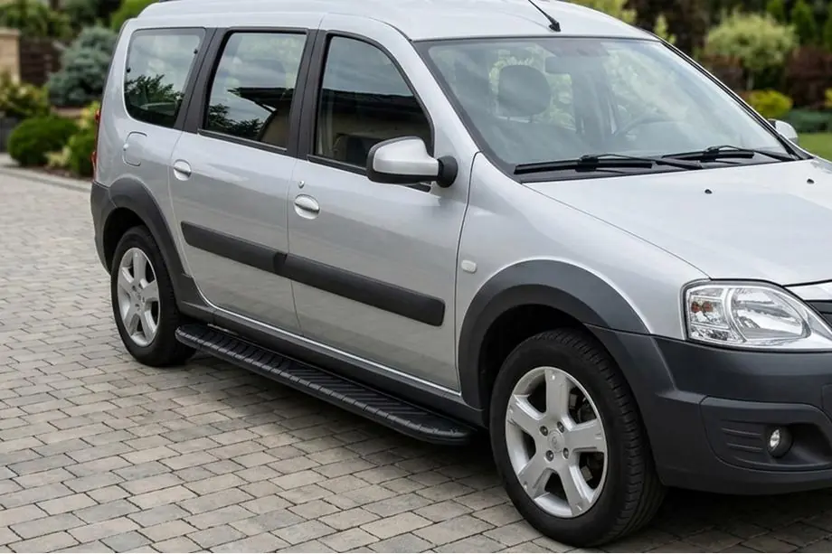 Dacia Logan MCV 2004-2014 Pedane Laterali Bosphorus Black (2 pz, Alluminio) Image