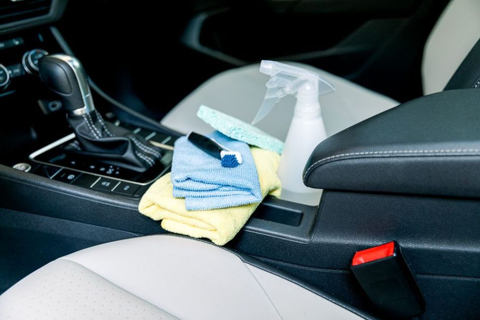 Perché è necessario il lavaggio a secco degli interni dell’auto?