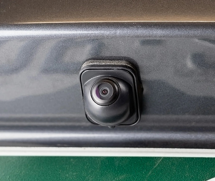 Posso installare una telecamera posteriore su un’auto vecchia?