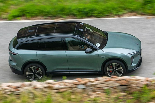 NIO ES6 Seconda Generazione: Recensione del Crossover Elettrico Foto 2
