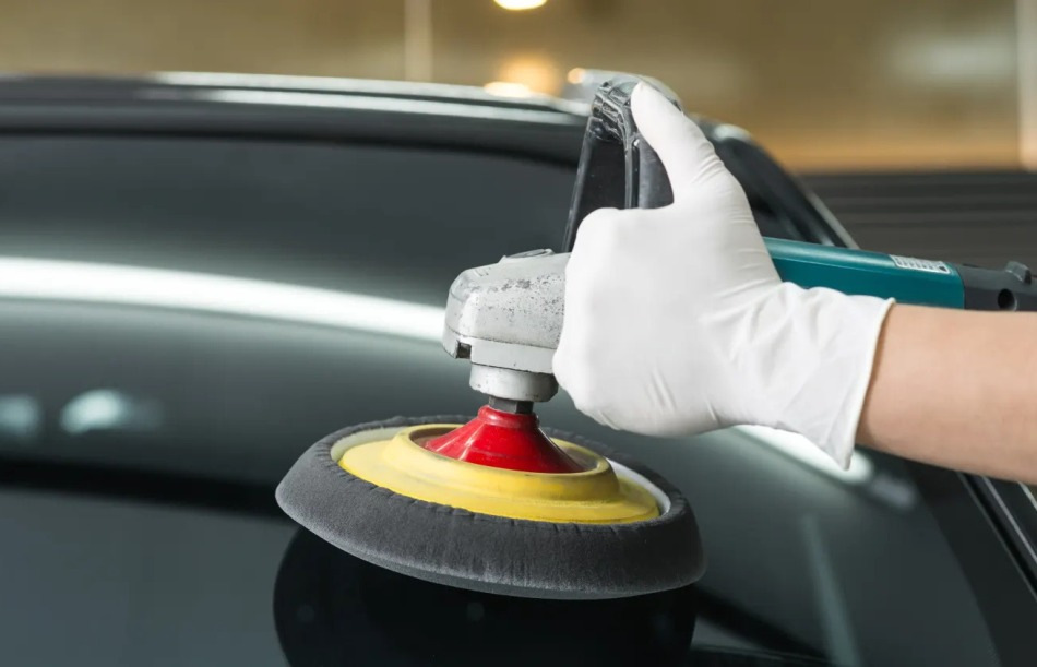 A cosa serve lucidare il parabrezza di un’auto?