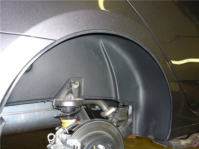 Qual è il materiale migliore per i parafanghi svasati delle auto?