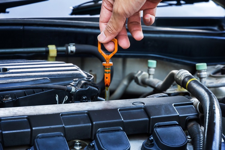Come controllare correttamente il livello dell’olio motore?