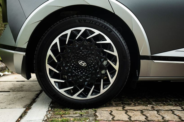 Le dimensioni delle ruote influiscono sull’autonomia di un’auto elettrica?