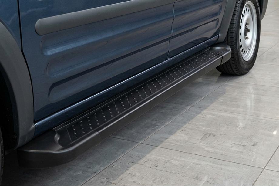 Ford Connect 2002–2006 Pedane Laterali Allmond Black (2 pz, Alluminio) Image
