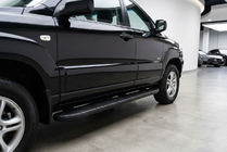 Kia Sportage 2004-2010 Pedane Laterali Bosphorus Black (2 pz, Alluminio) foto 1