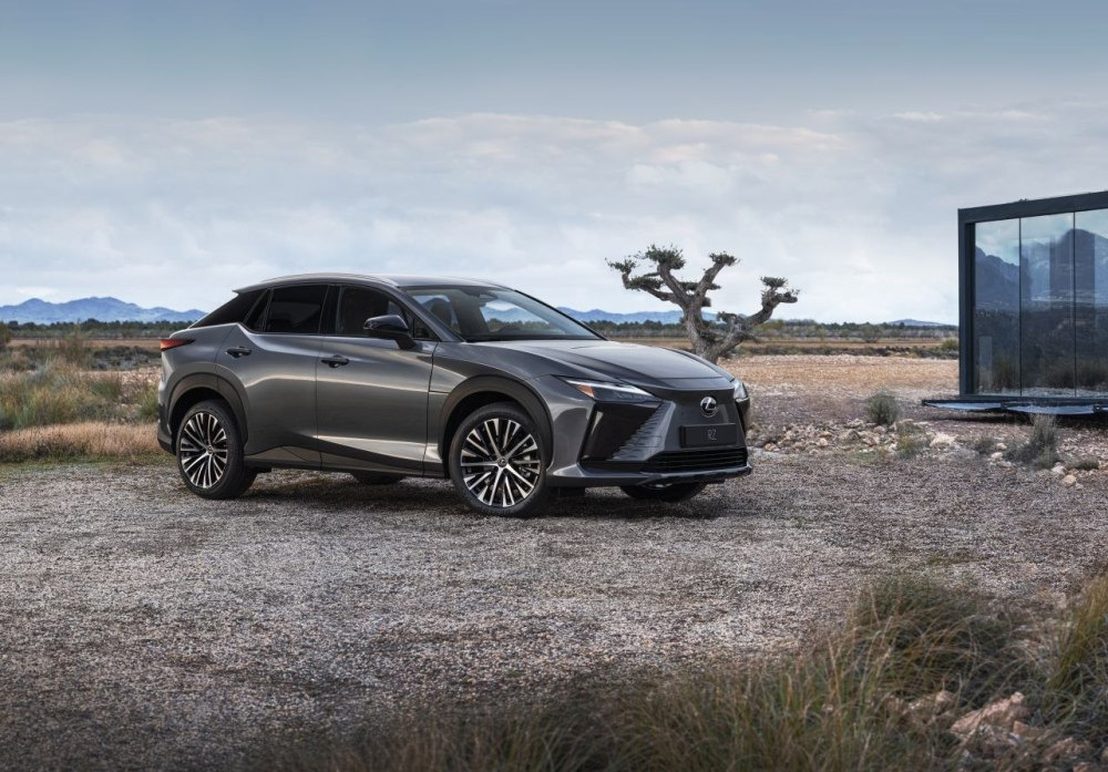 Recensione Lexus RZ 300e: crossover elettrico premium