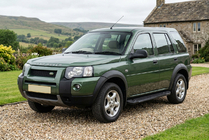 Land Rover Freelander I 1997-2006 Pedane Laterali RedLine Black (2 pz, Alluminio) foto 1